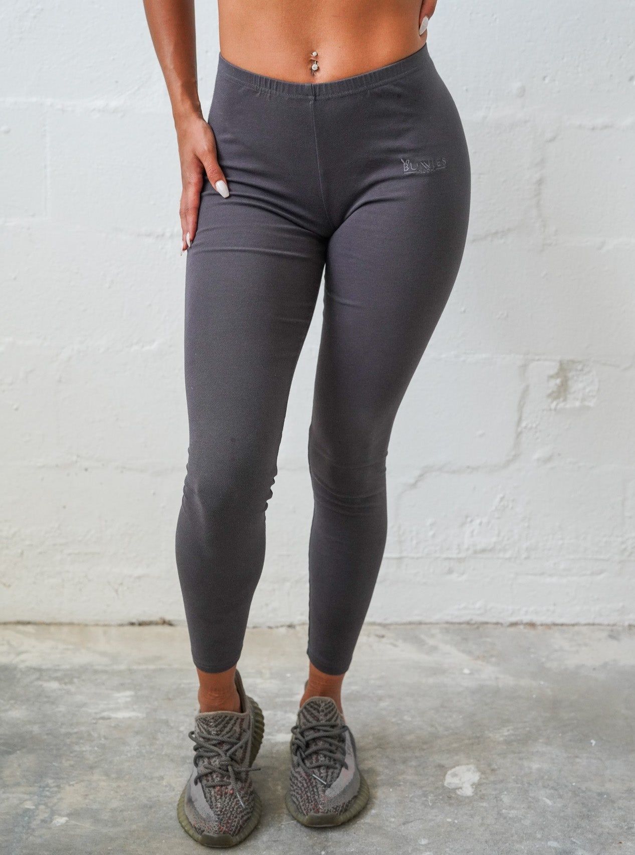 LEGGINGS IN CHARCOAL - BUNNIES ROOM
