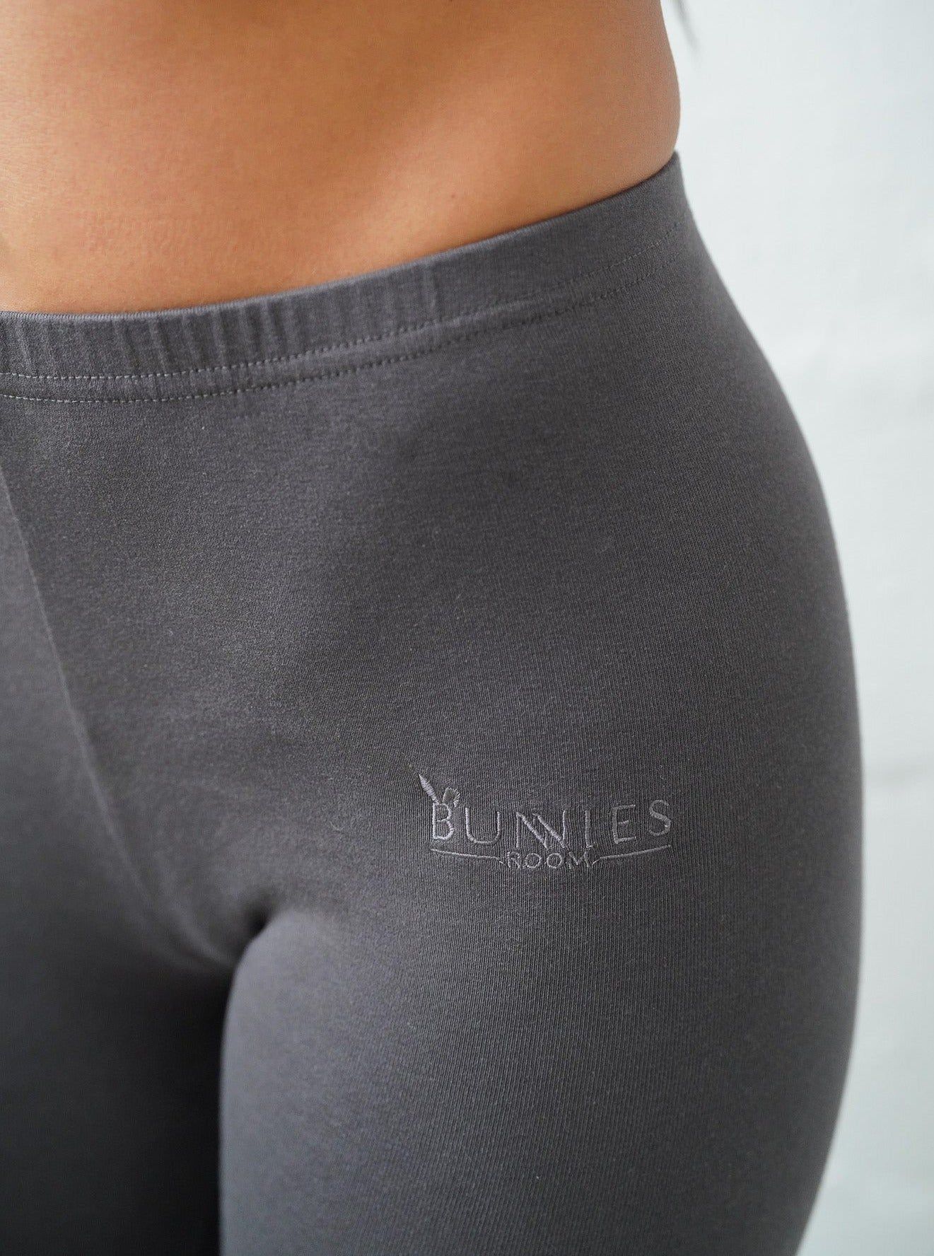 LEGGINGS IN CHARCOAL - BUNNIES ROOM